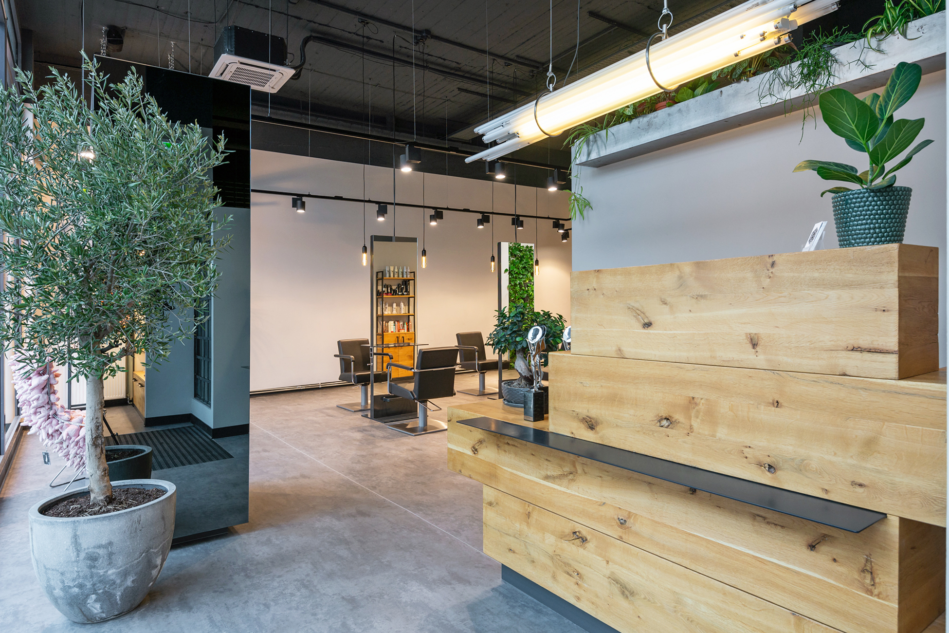 Saids stylischer Salon in Berlin setzt auf Unisex.